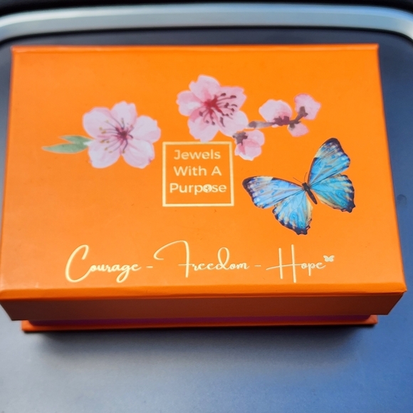 Paw Prints On My Heart Necklace and Earrings Set - Picture 2 of 4